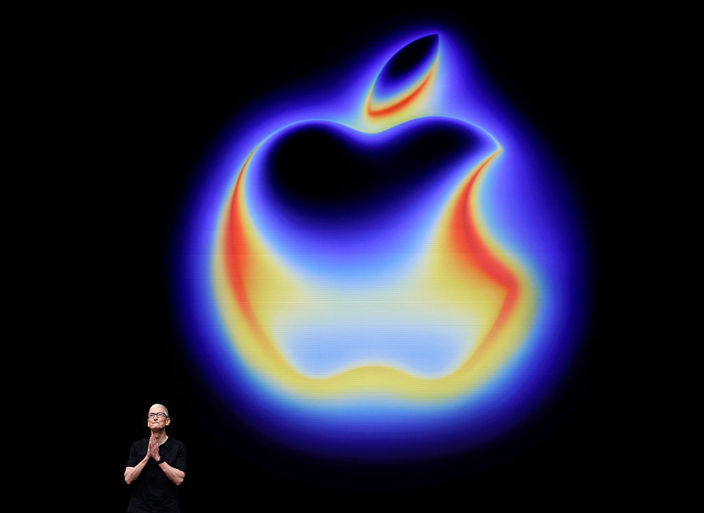 tim-cook-is-stepping-down.-what happens to-apple now?-|-techcrunch